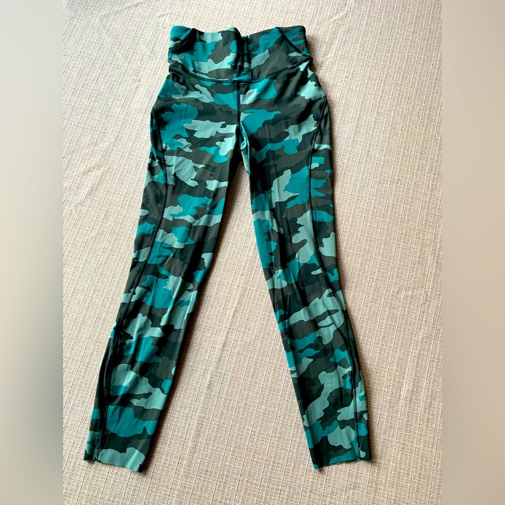 Like new Lululemon Fast and Free Leggings Size 4, Camo